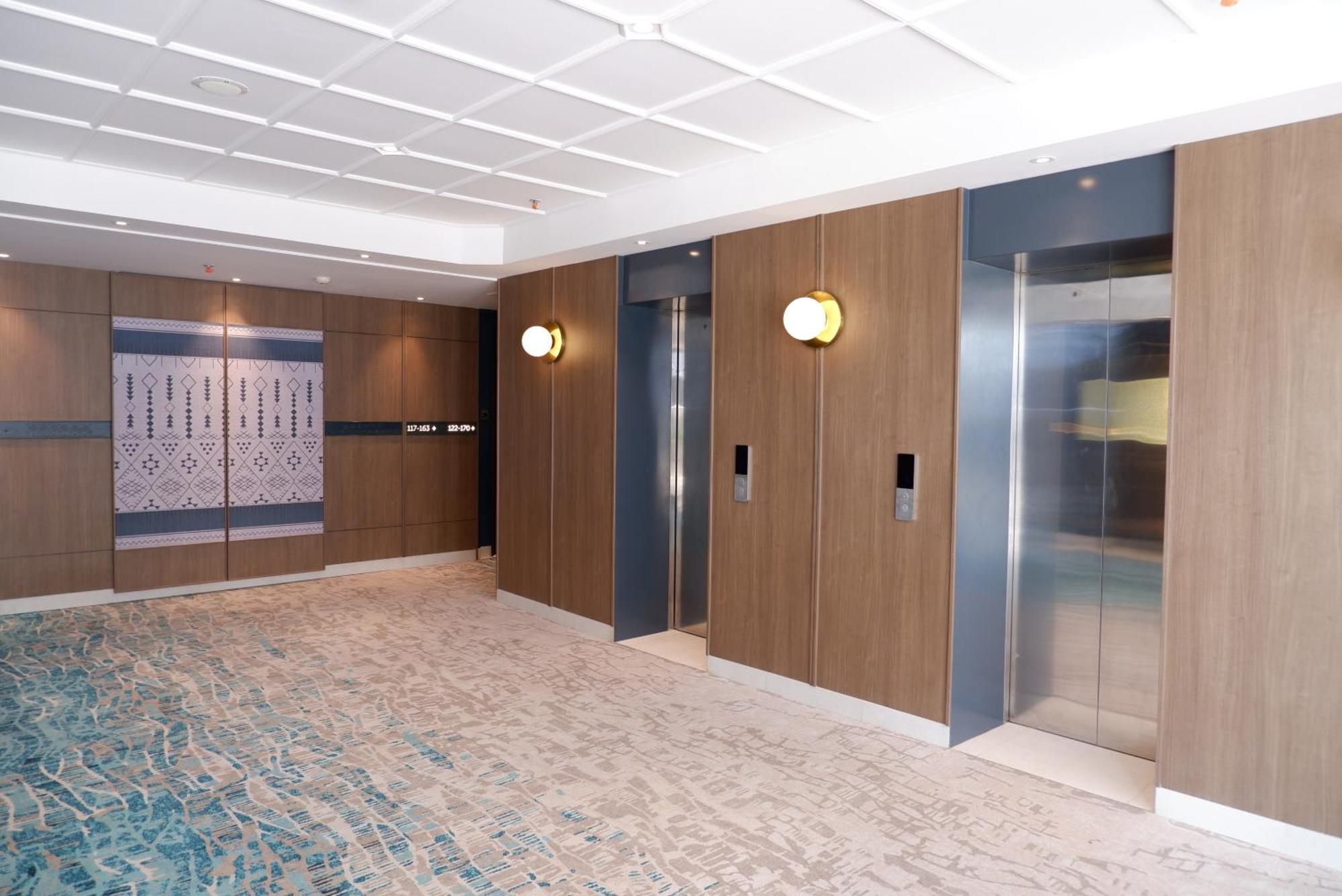 Grand Anara Airport Hotel 4*